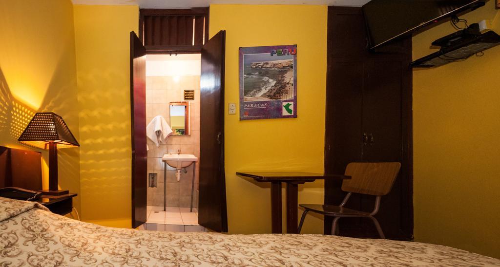 Hostal Iquique Lima Exterior photo